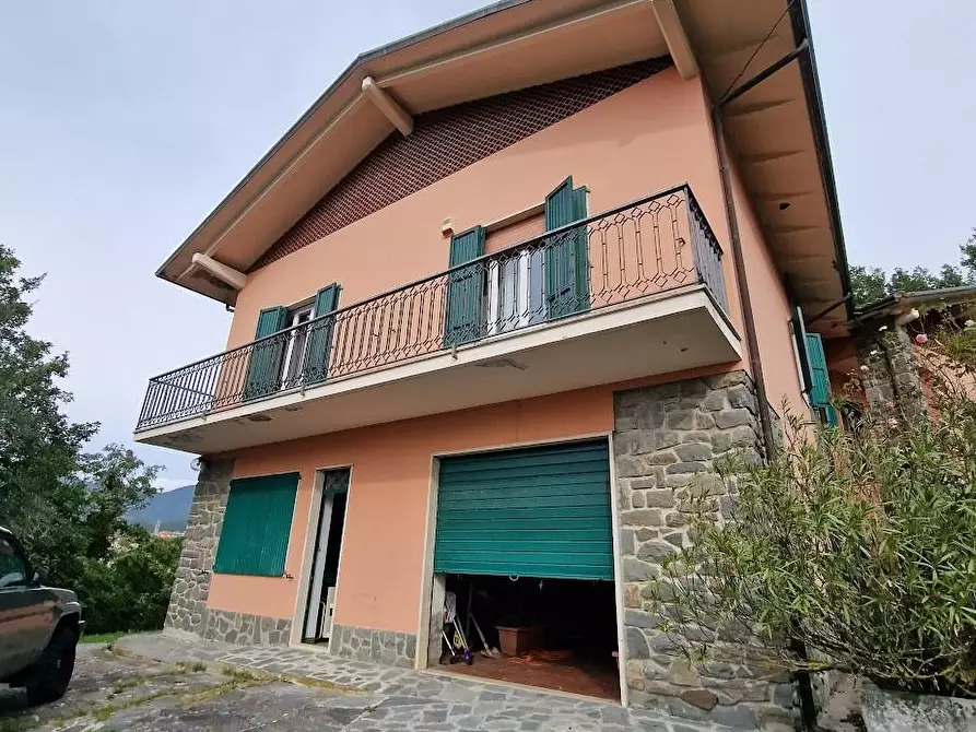 Immagine 5 di Villa in vendita  a Fivizzano