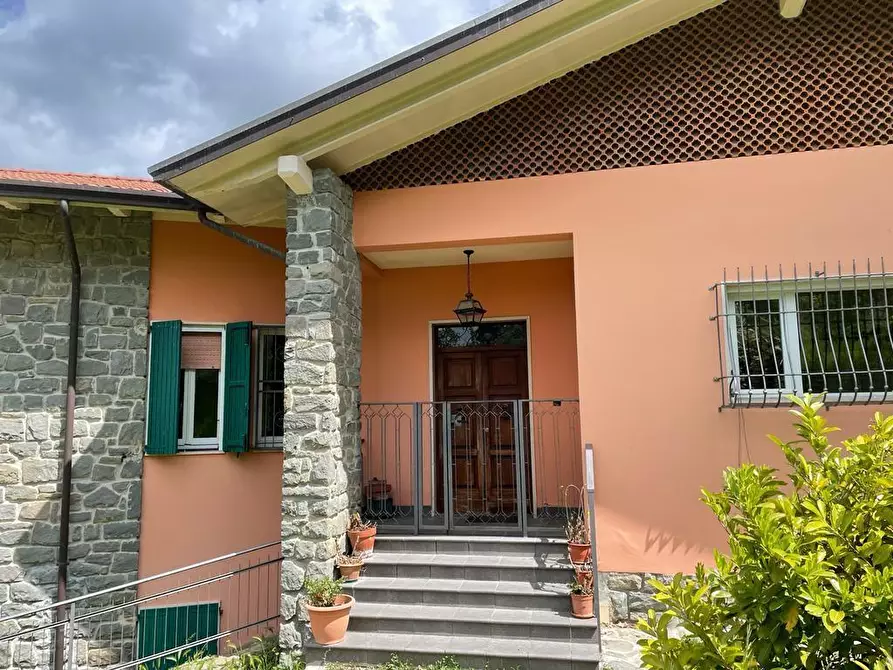 Immagine 8 di Villa in vendita  a Fivizzano