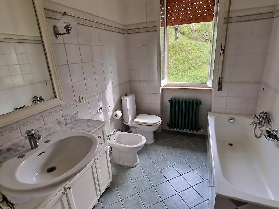 Immagine 47 di Villa in vendita  a Fivizzano