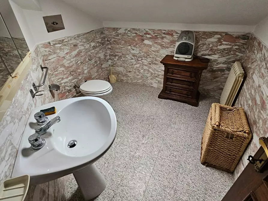 Immagine 23 di Casa indipendente in vendita  a Carrara