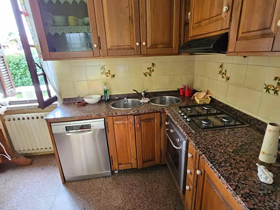 Immagine 10 di Casa indipendente in vendita  a Carrara