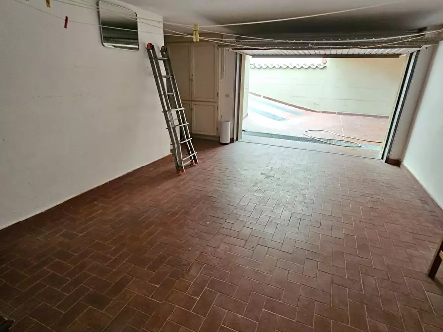 Immagine 27 di Casa indipendente in vendita  a Carrara