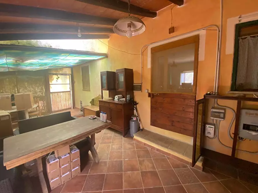 Immagine 10 di Casa colonica in vendita  a Manciano