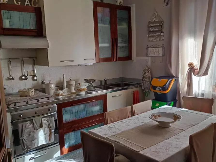 Immagine 2 di Appartamento in vendita  a Massa