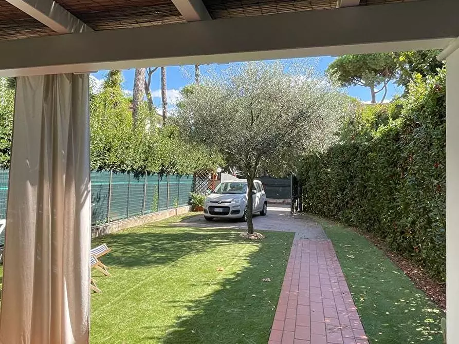 Immagine 22 di Casa indipendente in affitto  a Forte Dei Marmi