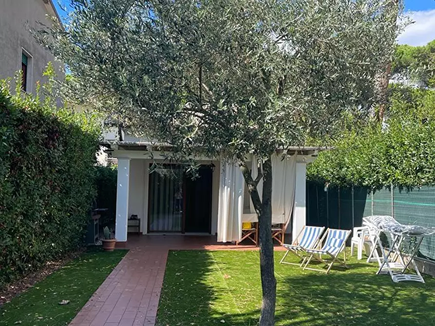 Immagine 4 di Casa indipendente in affitto  a Forte Dei Marmi