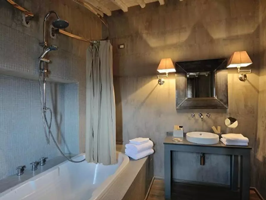 Immagine 37 di Albergo/B&B/Residence in vendita  a Montevarchi