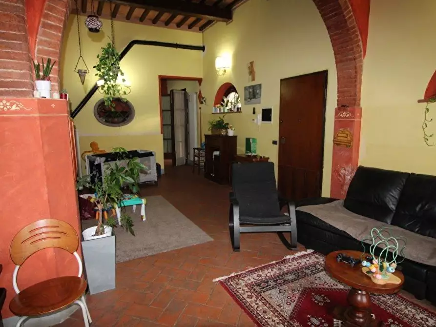 Immagine 2 di Porzione di casa in vendita  a Crespina Lorenzana