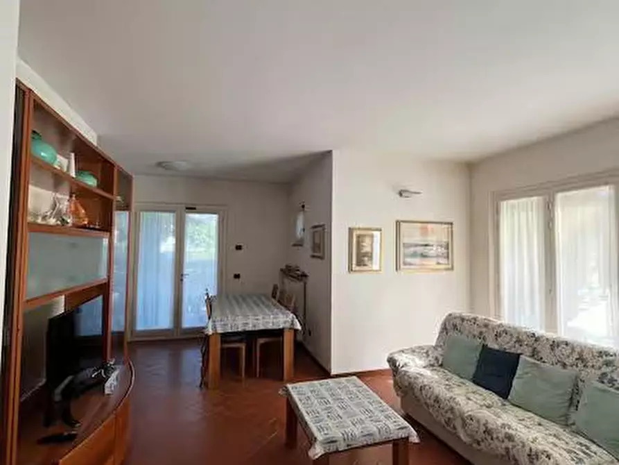 Immagine 2 di Casa indipendente in affitto  a Massa