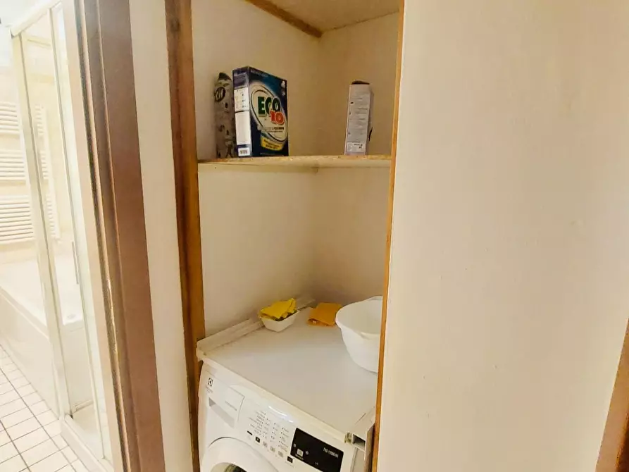 Immagine 31 di Appartamento in vendita  a Viareggio