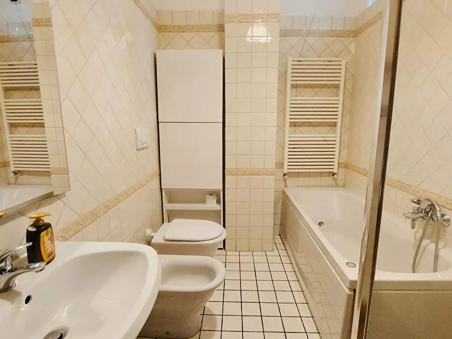 Immagine 29 di Appartamento in vendita  a Viareggio