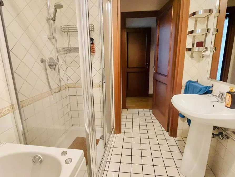 Immagine 30 di Appartamento in vendita  a Viareggio