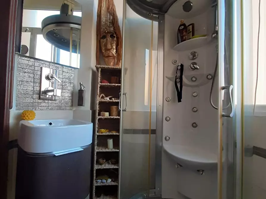 Immagine 9 di Appartamento in vendita  a La Spezia