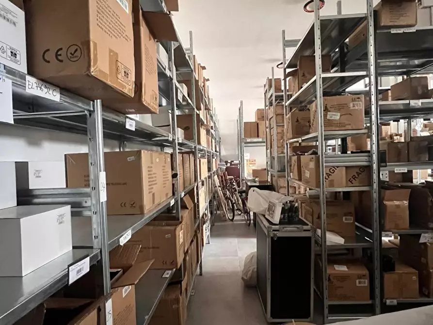 Immagine 2 di Attività artigianale in vendita  a Vicopisano