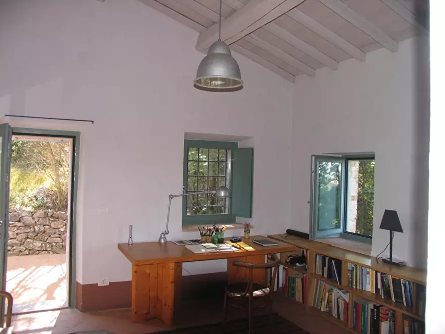 Immagine 10 di Casa colonica in vendita  a Castiglione D'orcia