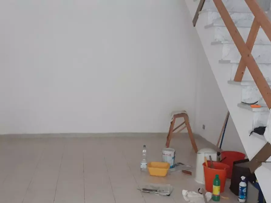 Immagine 3 di Locale commerciale in vendita  a Massa