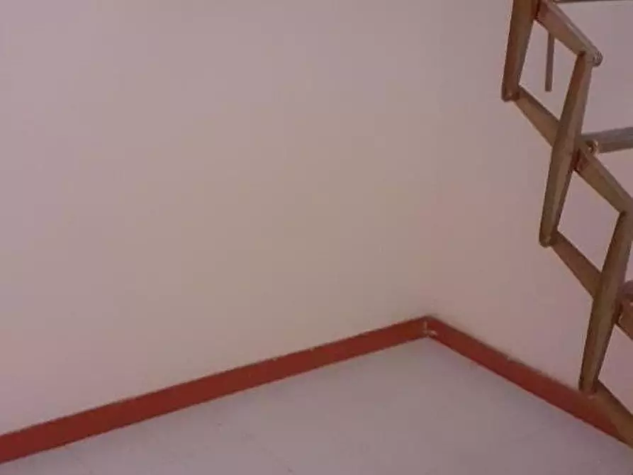 Immagine 8 di Locale commerciale in vendita  a Massa