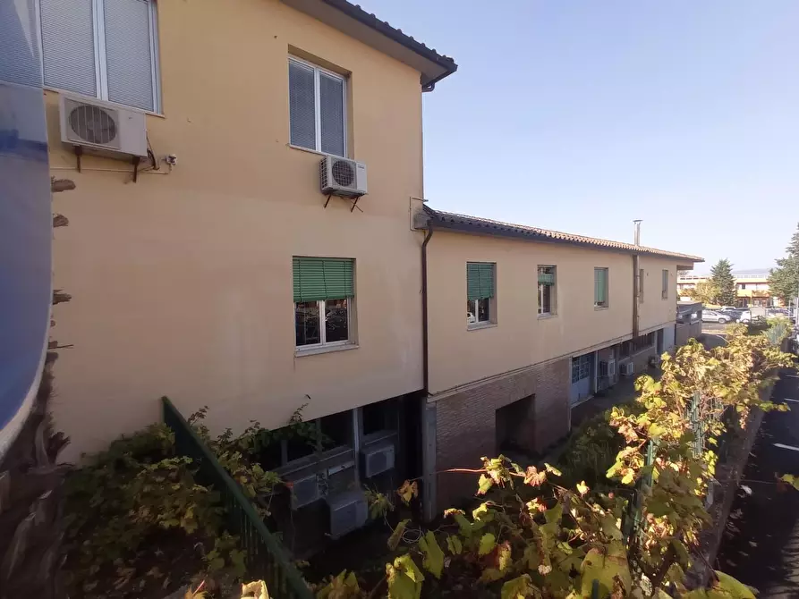 Immagine 1 di Capannone industriale in affitto  a Monteriggioni