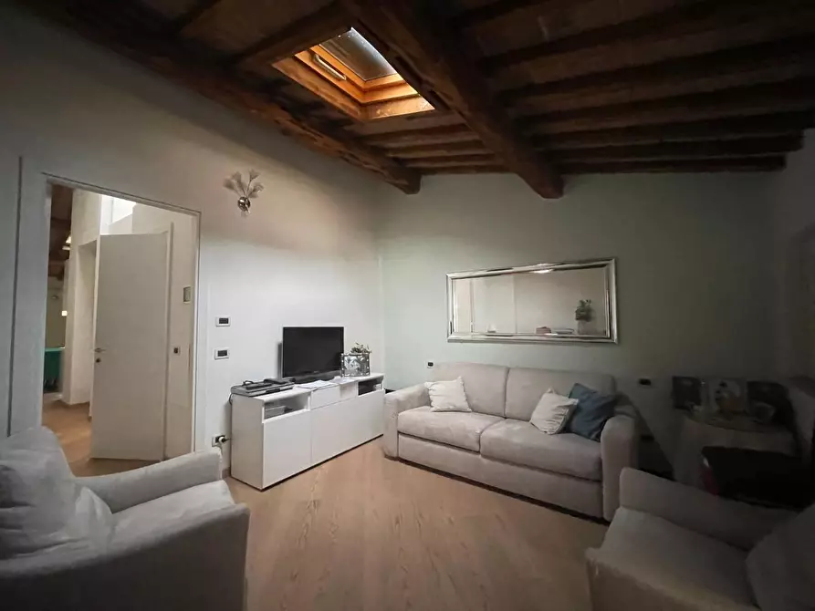 Immagine 19 di Palazzo in vendita  a Siena