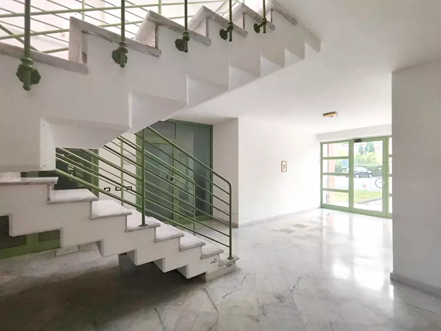 Immagine 2 di Ufficio in affitto  a Carrara