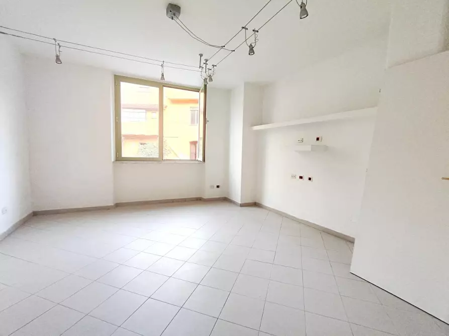 Immagine 4 di Ufficio in affitto  a Carrara