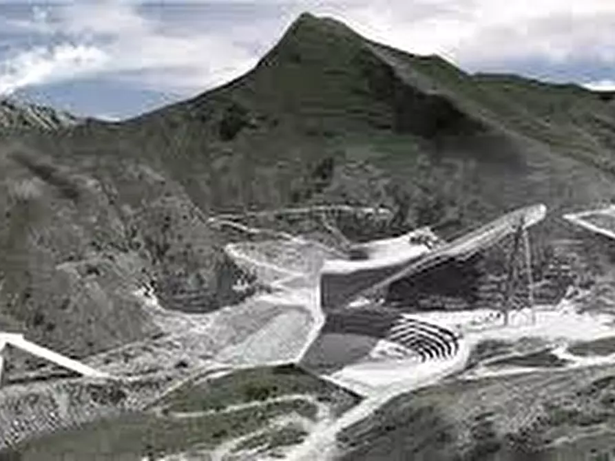 Immagine 21 di Ufficio in affitto  a Carrara