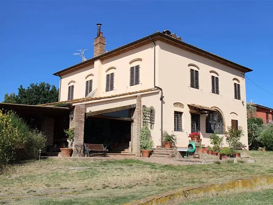 Immagine 1 di Villa in vendita  a Cecina