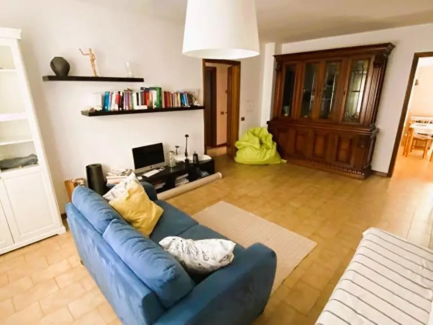 Immagine 2 di Appartamento in vendita  a Massa