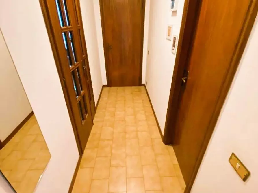 Immagine 5 di Appartamento in vendita  a Massa