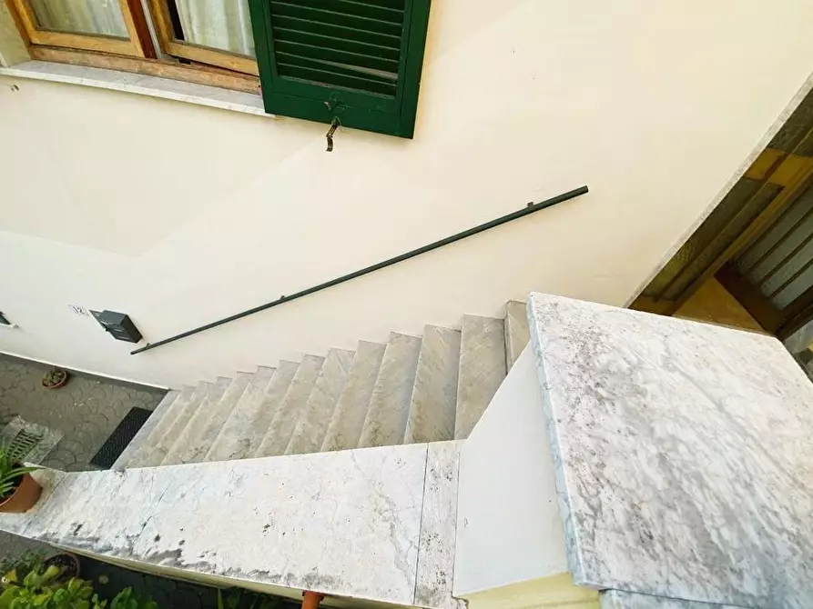 Immagine 4 di Appartamento in vendita  a Massa