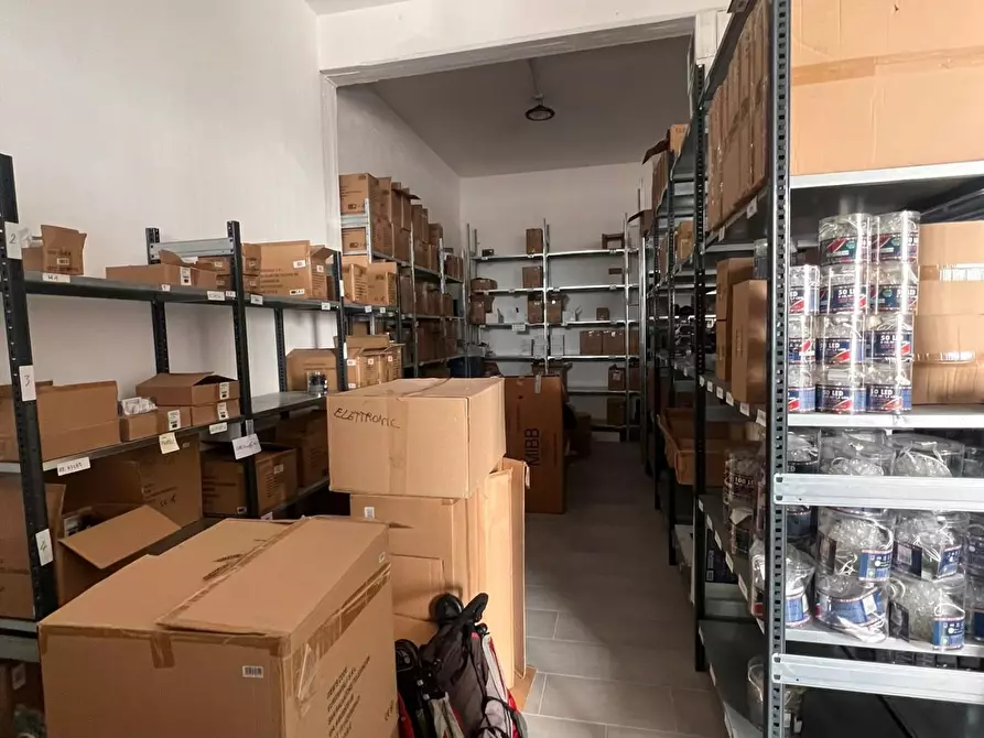 Immagine 9 di Magazzino in vendita  a Vicopisano
