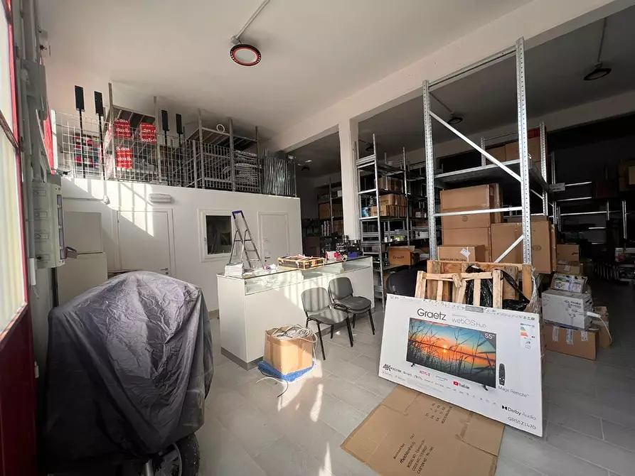 Immagine 2 di Magazzino in vendita  a Vicopisano