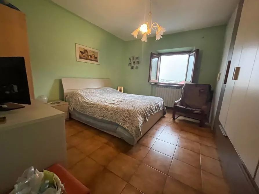 Immagine 15 di Appartamento in vendita  a Lucca