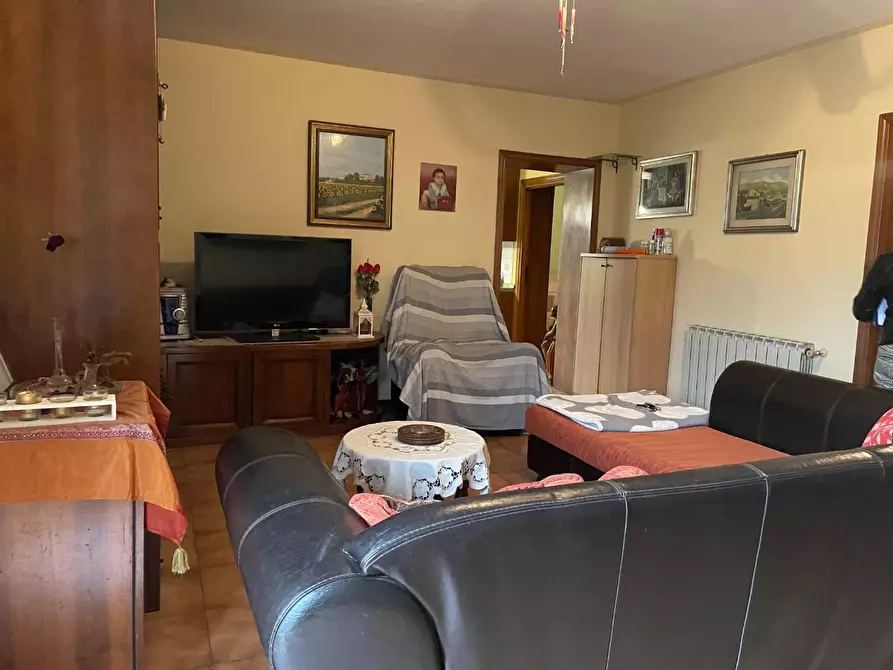 Immagine 3 di Appartamento in vendita  a Lucca