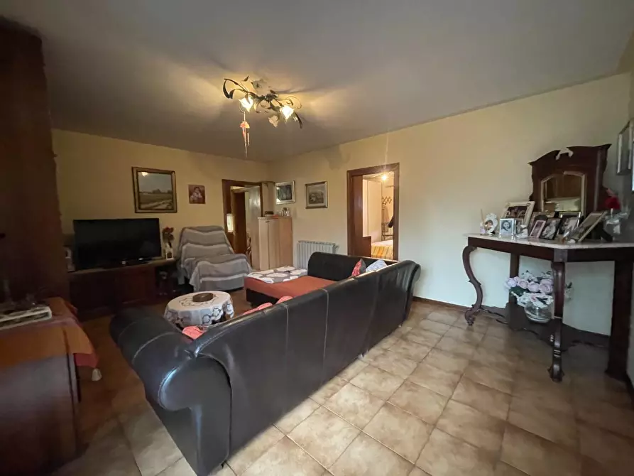 Immagine 7 di Appartamento in vendita  a Lucca