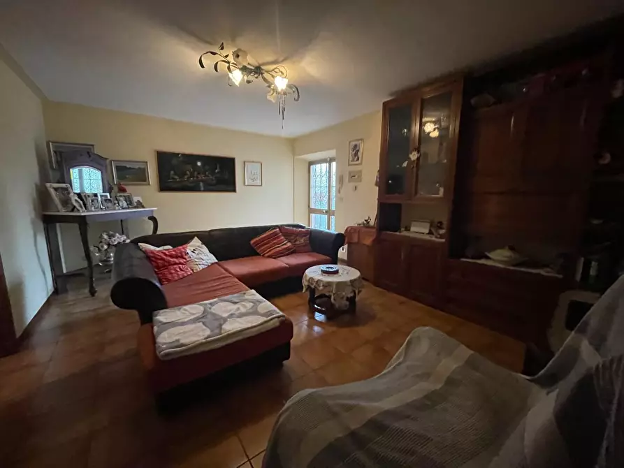 Immagine 11 di Appartamento in vendita  a Lucca