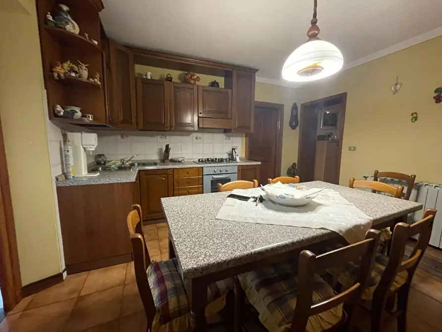 Immagine 17 di Appartamento in vendita  a Lucca