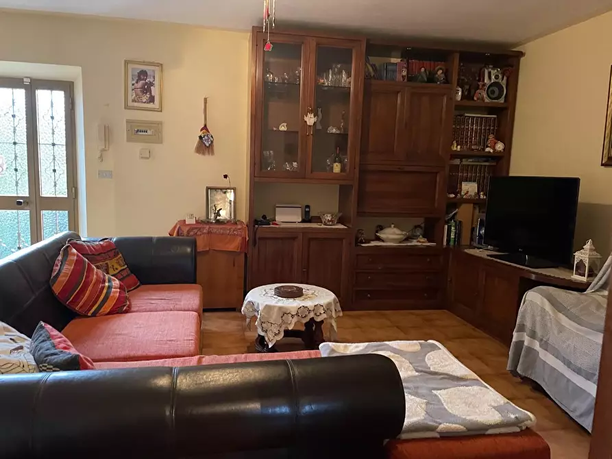 Immagine 10 di Appartamento in vendita  a Lucca