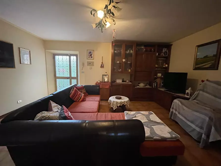 Immagine 2 di Appartamento in vendita  a Lucca