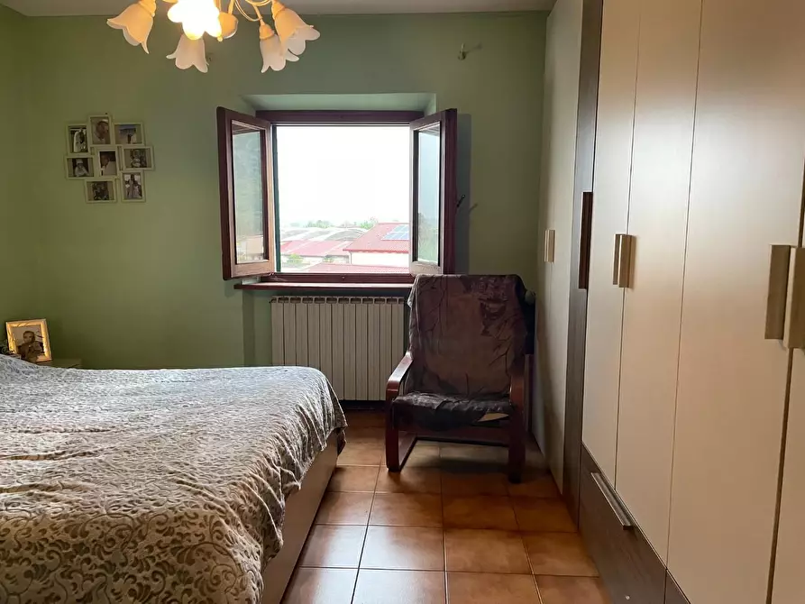 Immagine 12 di Appartamento in vendita  a Lucca