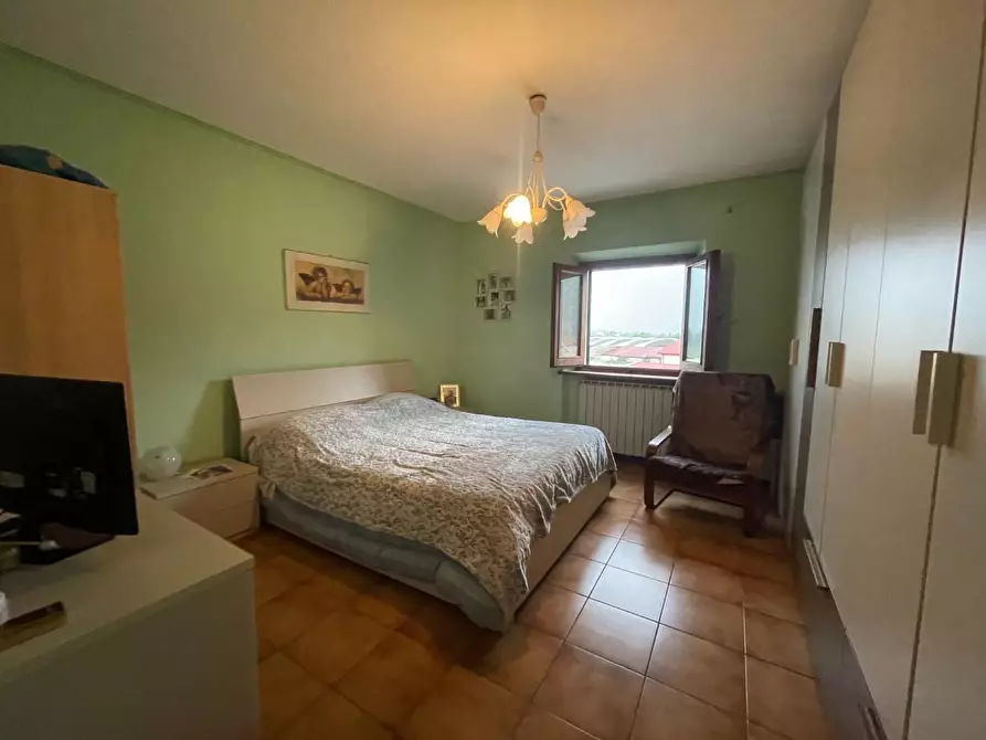 Immagine 9 di Appartamento in vendita  a Lucca