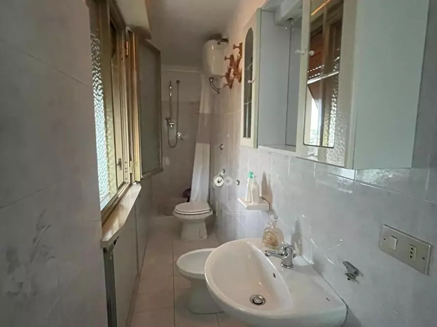 Immagine 16 di Appartamento in vendita  a Lucca