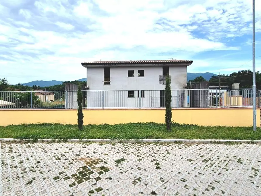 Immagine 3 di Villa in vendita  a Capannori
