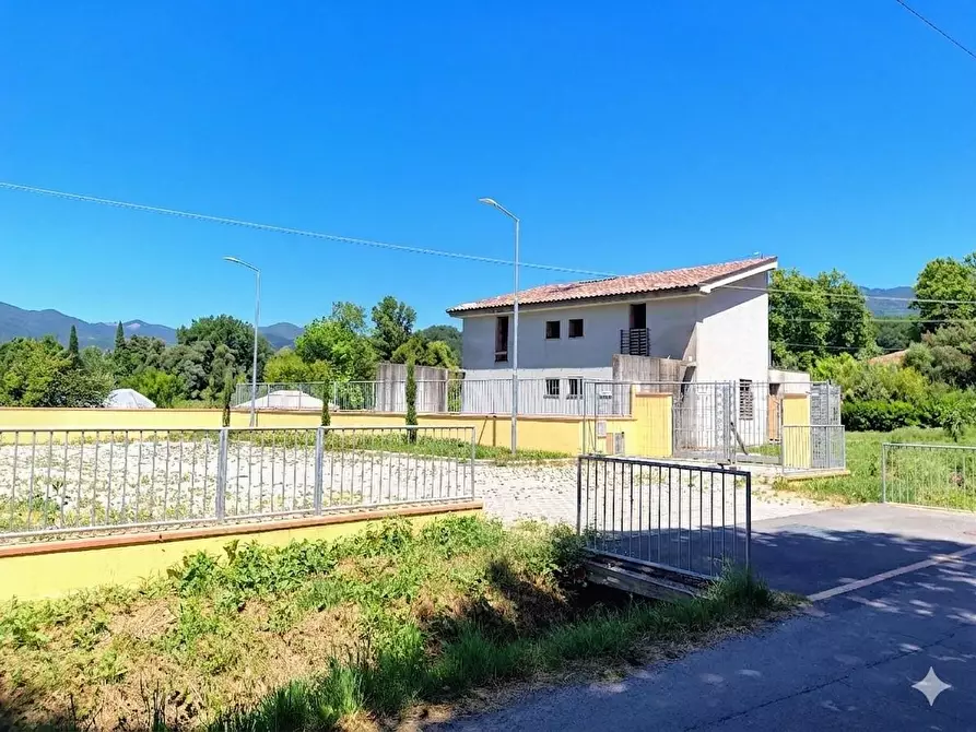 Immagine 1 di Villa in vendita  a Capannori