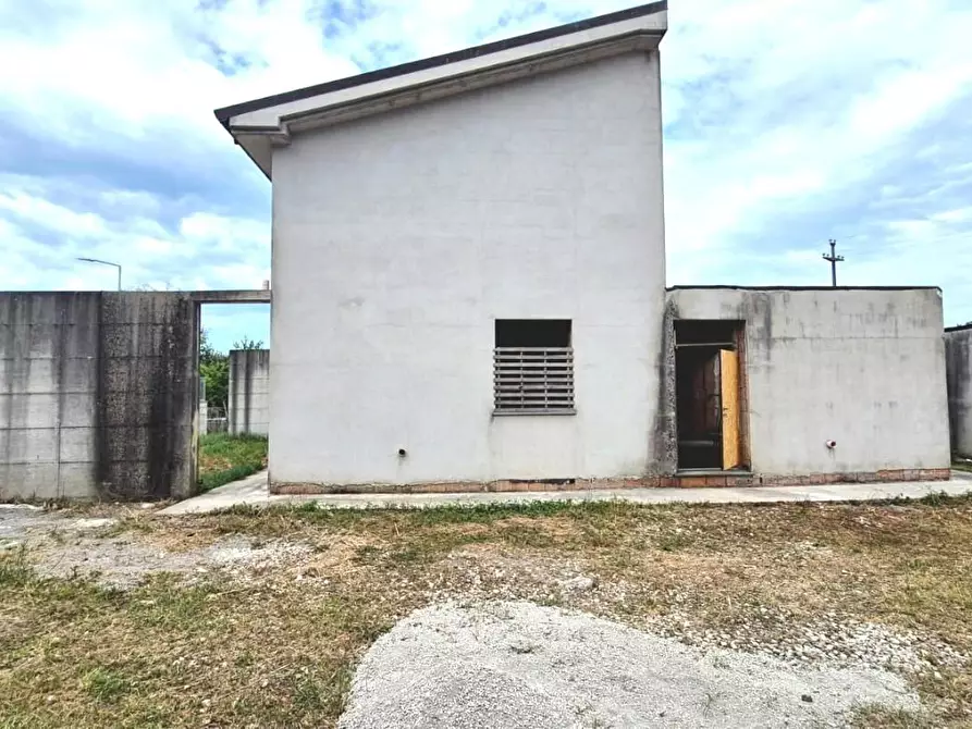 Immagine 4 di Villa in vendita  a Capannori