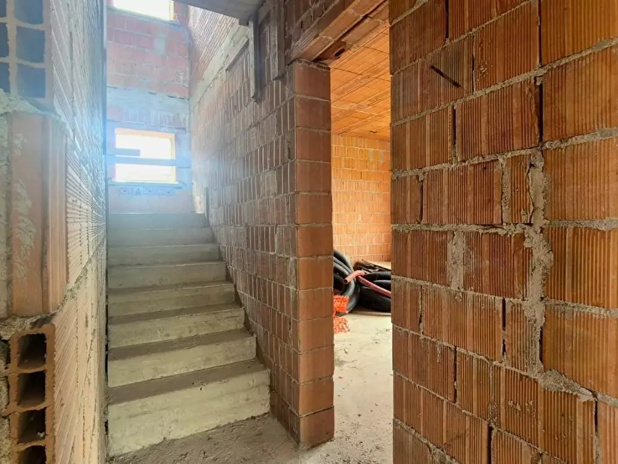 Immagine 11 di Villa in vendita  a Capannori