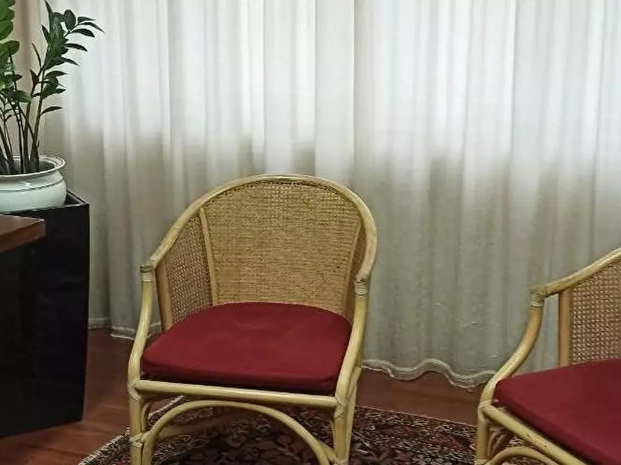 Immagine 10 di Ufficio in affitto  a Lucca