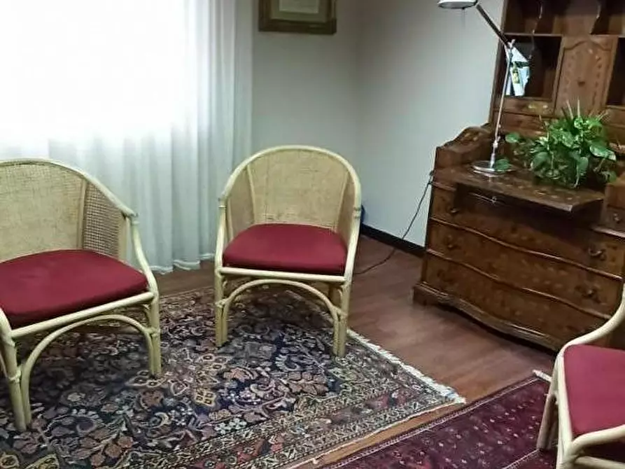 Immagine 2 di Ufficio in affitto  a Lucca