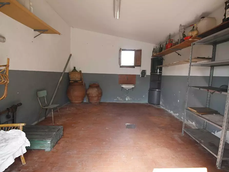 Immagine 15 di Casa colonica in vendita  a Vinci