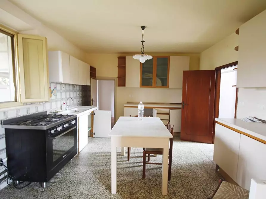 Immagine 6 di Casa colonica in vendita  a Vinci